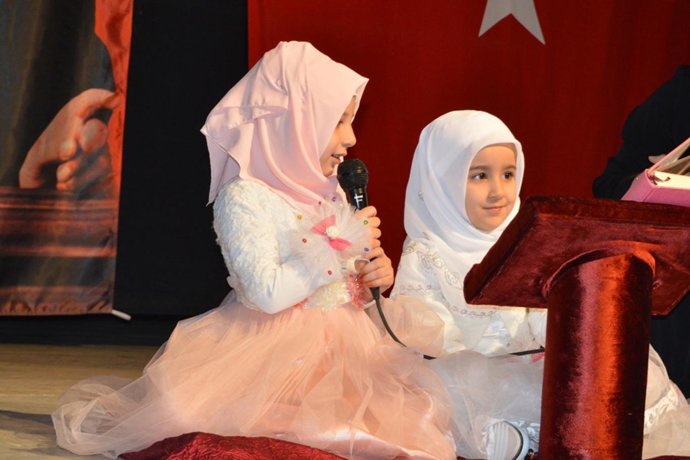 4-6 yaş Kur’an kursu çocuklarının Mevlid etkinliği göz doldurdu